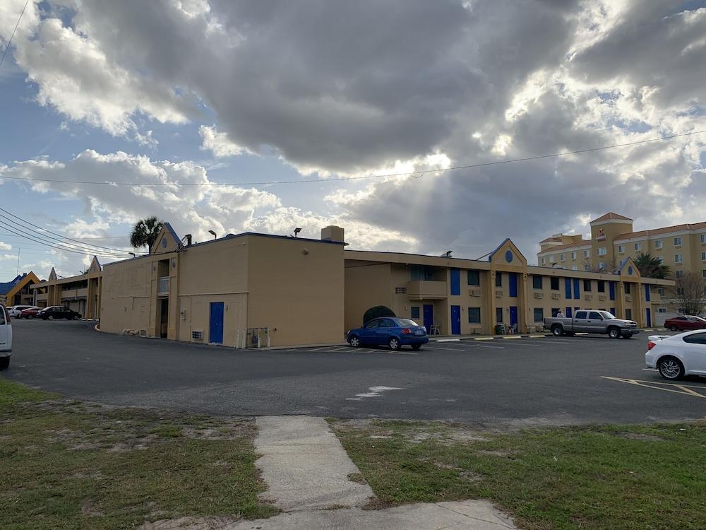 Days Inn By Wyndham Ocala North Eksteriør billede